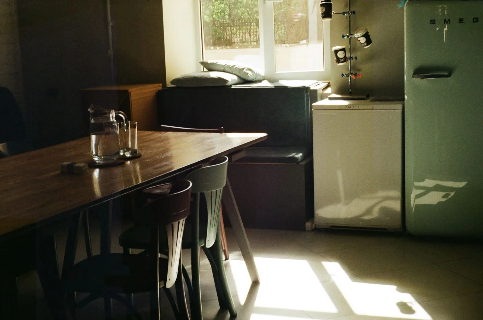 Photo of a cheerful sunlit small rental kitchen